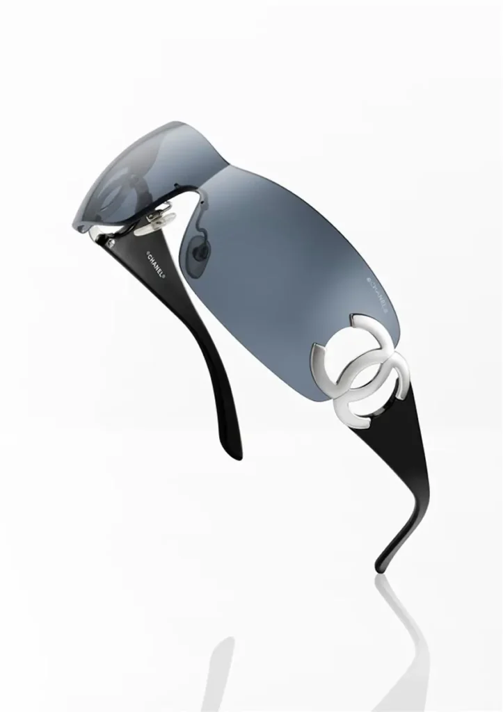 Paire de lunette de soleil sur fond blanc